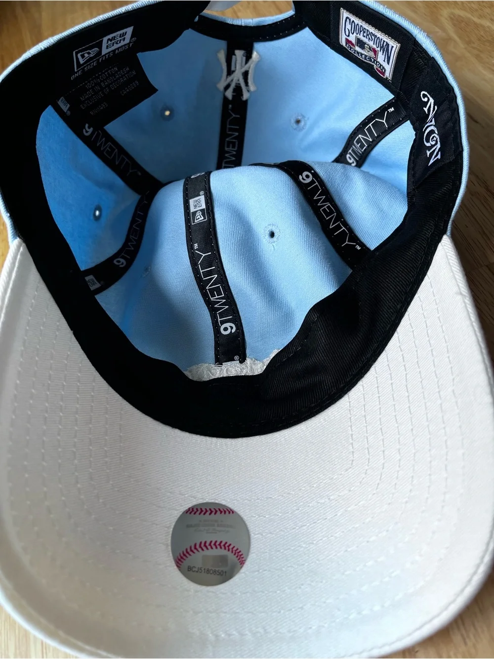 New York Or Nowhere x Yankees Embroidered Two-Tone Cap - Light Blue & Cream